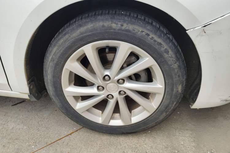 Used Buick Verano 2015 Sedan 15S Manual Leading Model Right Front Wheel Hub