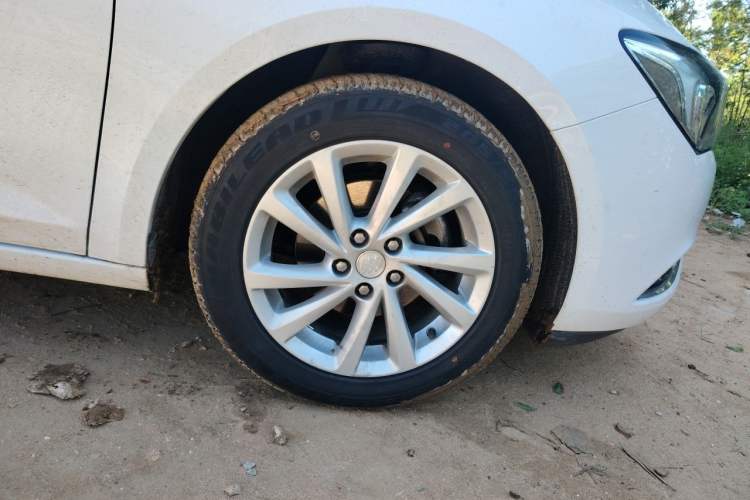 Used Buick Verano 2015 Sedan 15S Automatic Leading Model Right Front Wheel Hub