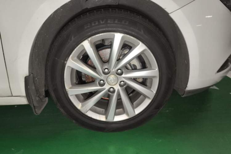 Used Buick Verano 2015 Sedan 15S Automatic Leading Model Right Front Wheel Hub