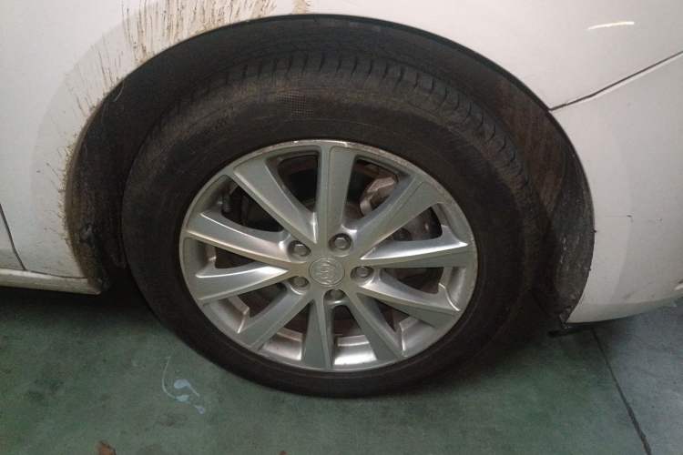 Used Buick Verano 2015 Sedan 20T Dual-Clutch Elite Model Right Front Wheel Hub