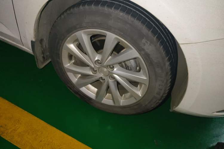 Used Buick Verano 2015 Sedan 15S Automatic Leading Model Right Front Wheel Hub