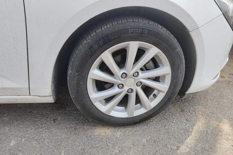 Used Buick Verano 2015 Sedan 15S Automatic Leading Model Right Front Wheel Hub