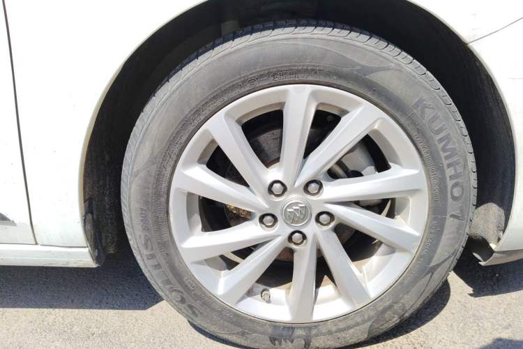 Used Buick Verano 2015 Sedan 15S Automatic Ambition Model Right Front Wheel Hub