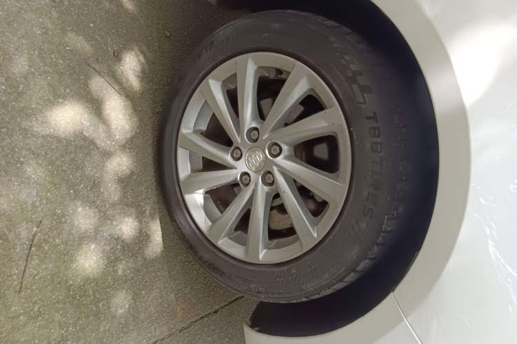 Used Buick Verano 2015 Sedan 15S Automatic Leading Model Right Front Wheel Hub
