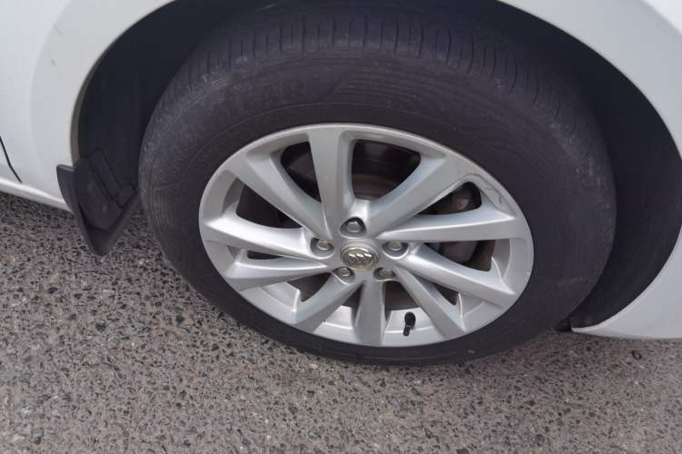 Used Buick Verano 2015 Sedan 15S Automatic Leading Model Right Front Wheel Hub