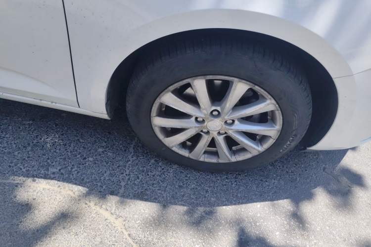 Used Buick Verano 2015 Sedan 20T Dual-Clutch Elite Model Right Front Wheel Hub