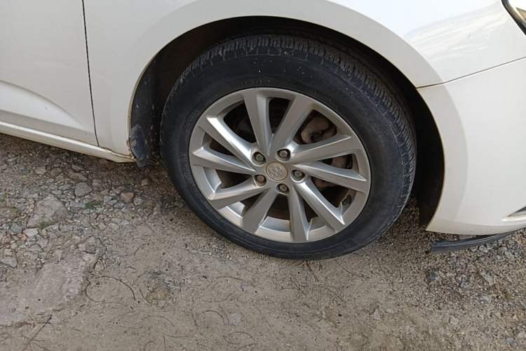 Used Buick Verano 2015 Sedan 15S Automatic Ambition Model Right Front Wheel Hub