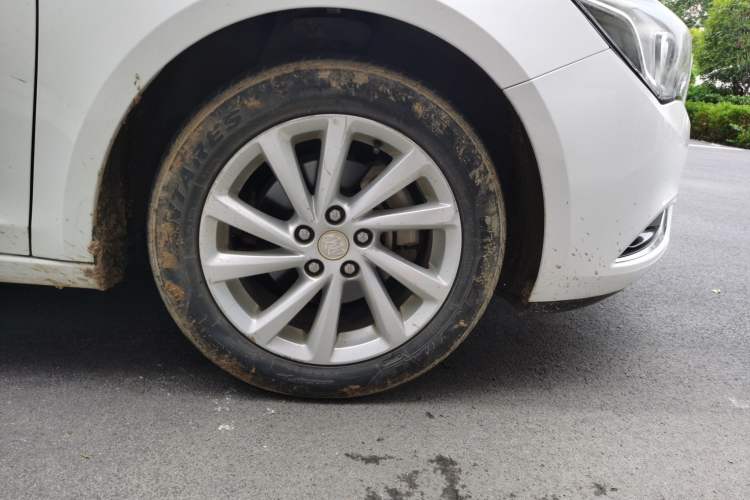 Used Buick Verano 2015 Sedan 15S Automatic Leading Model Right Front Wheel Hub