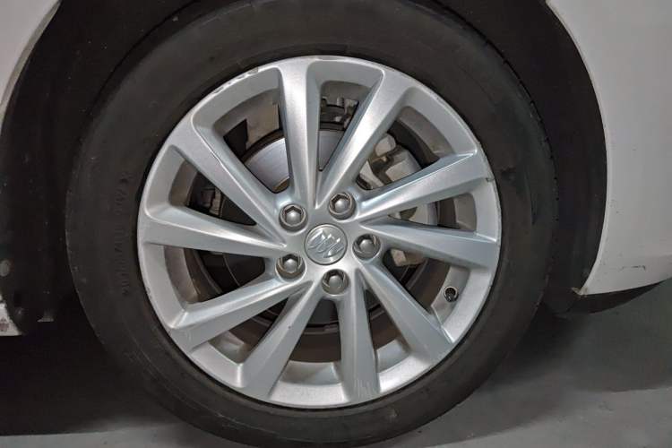 Used Buick Verano 2015 Sedan 15S Automatic Ambition Model Right Front Wheel Hub