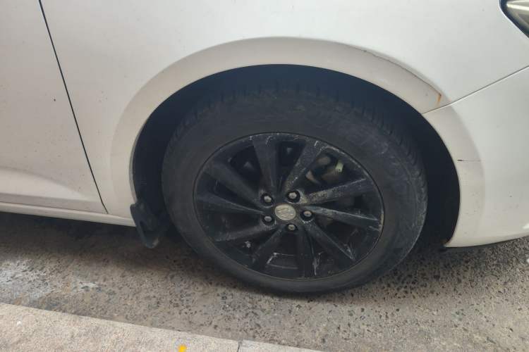 Used Buick Verano 2015 Sedan 15S Manual Entry-Level Model Right Front Wheel Hub