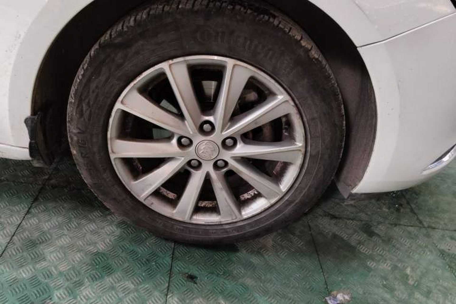 Used Buick Verano 2015 Sedan 20T Dual-Clutch Leading Model Right Front Wheel Hub