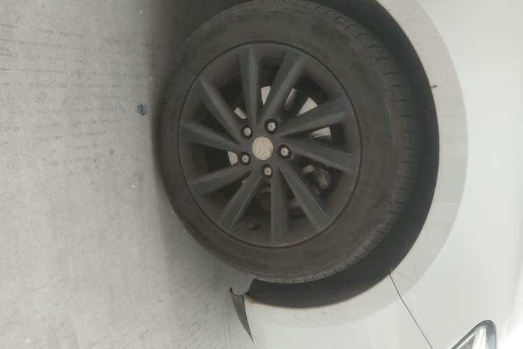 Used Buick Verano 2015 Sedan 15S Automatic Leading Model Right Front Wheel Hub