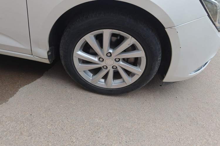 Used Buick Verano 2015 Sedan 15S Automatic Leading Model Right Front Wheel Hub