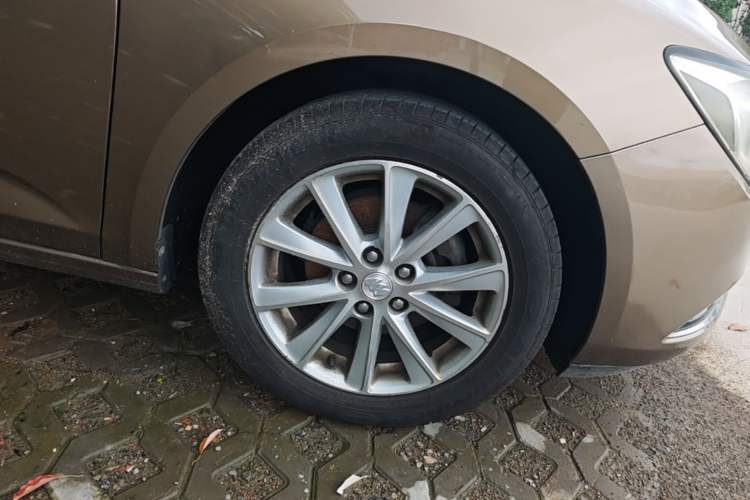 Used Buick Verano 2015 Sedan 20T Dual-Clutch Leading Model Right Front Wheel Hub