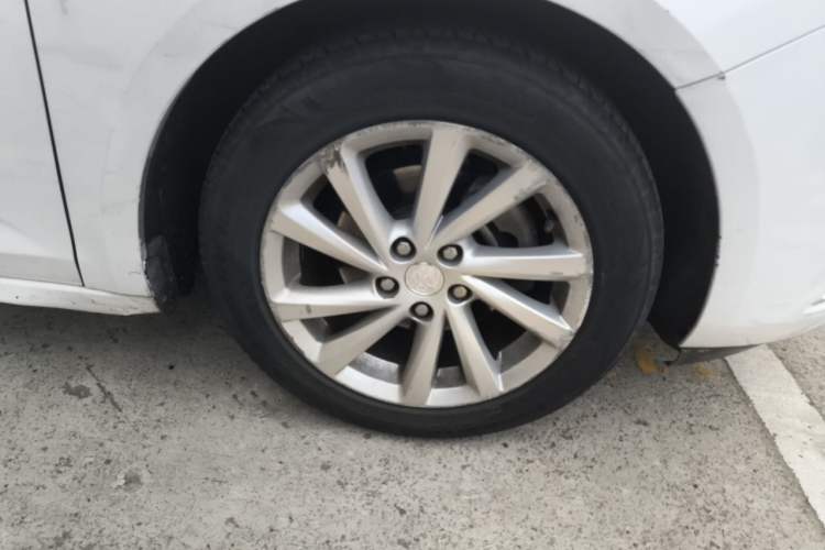 Used Buick Verano 2015 Sedan 15S Automatic Leading Model Right Front Wheel Hub