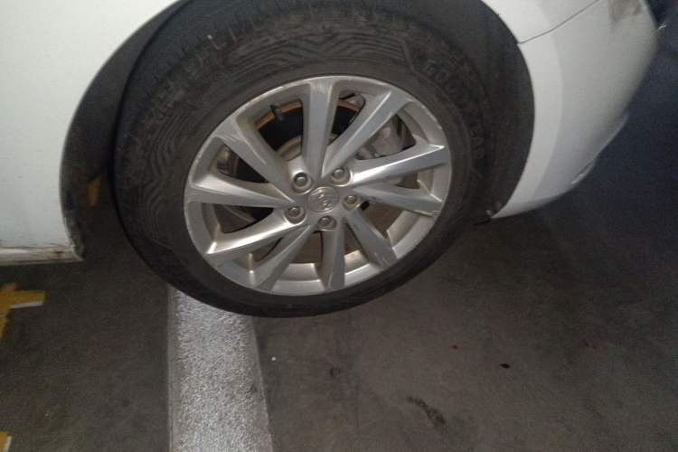 Used Buick Verano 2015 Sedan 15S Automatic Leading Model Right Front Wheel Hub