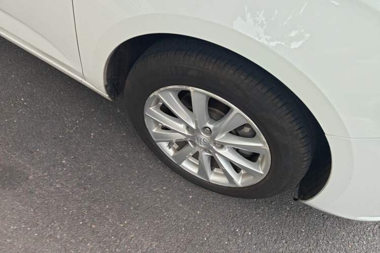 Used Buick Verano 2015 Sedan 20T Dual-Clutch Elite Model Right Front Wheel Hub