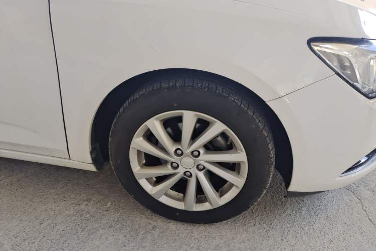 Used Buick Verano 2015 Sedan 15S Automatic Leading Model Right Front Wheel Hub