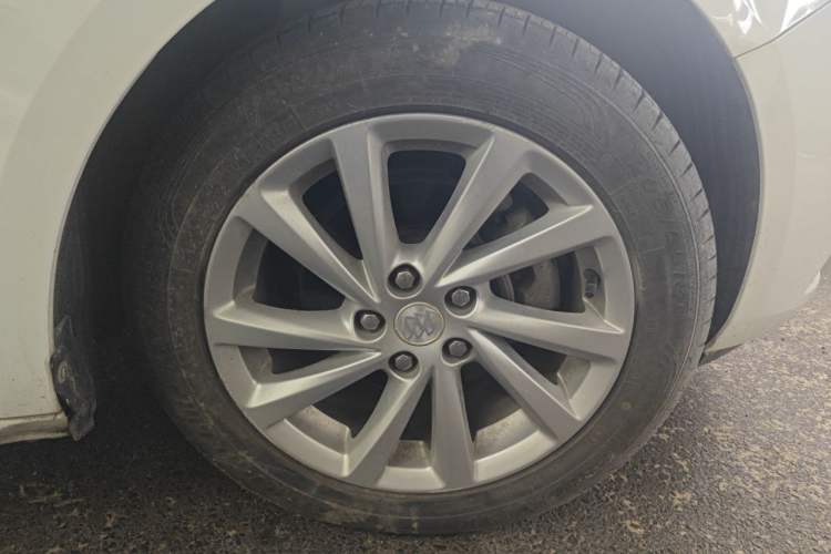 Used Buick Verano 2015 Sedan 15S Manual Entry-Level Model Right Front Wheel Hub
