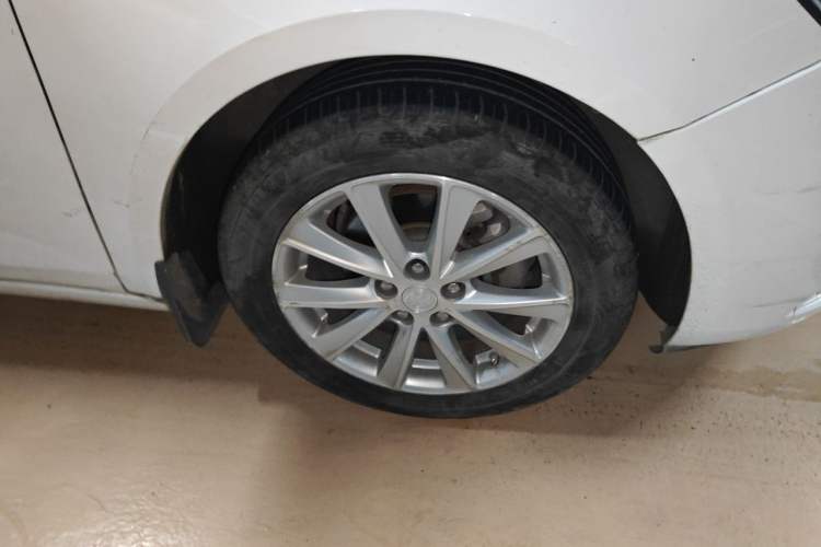Used Buick Verano 2015 Sedan 20T Dual-Clutch Leading Model Right Front Wheel Hub