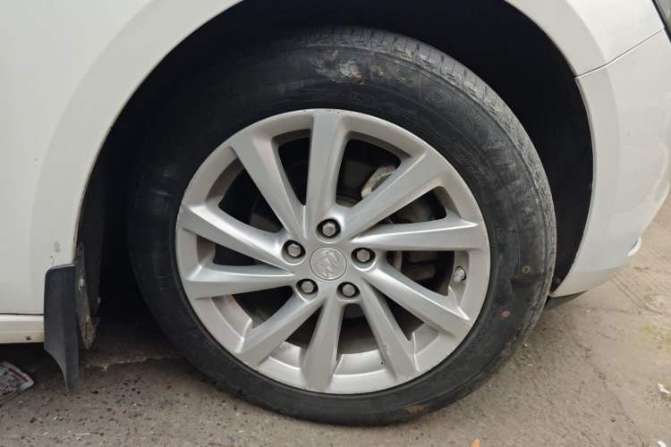 Used Buick Verano 2015 Sedan 15S Automatic Leading Model Right Front Wheel Hub