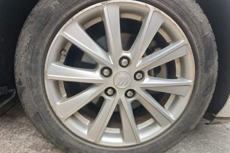 Used Buick Verano 2015 Sedan 20T Dual-Clutch Elite Model Right Front Wheel Hub