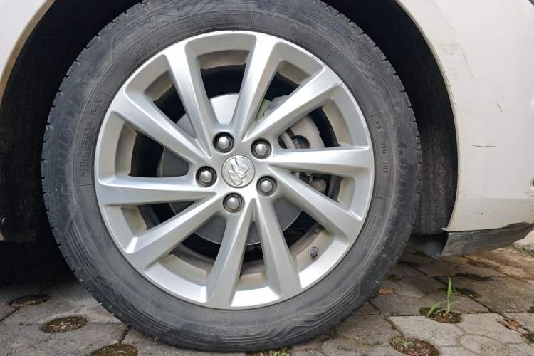 Used Buick Verano 2015 Sedan 15S Automatic Ambition Model Right Front Wheel Hub