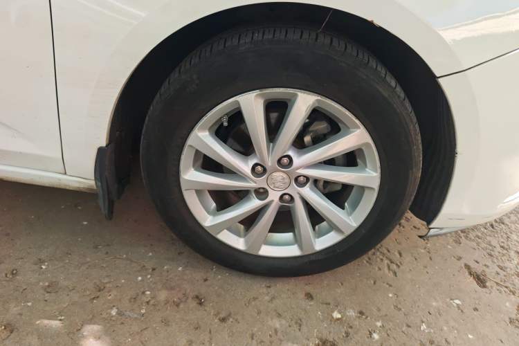 Used Buick Verano 2015 Sedan 15S Automatic Leading Model Right Front Wheel Hub