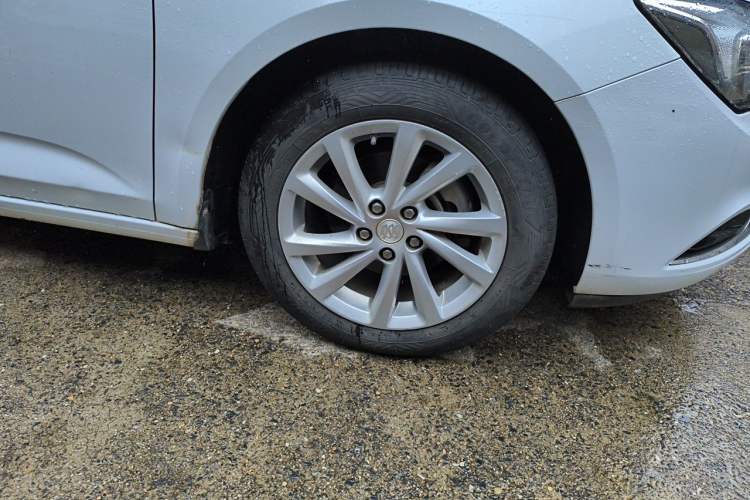 Used Buick Verano 2015 Sedan 15S Automatic Ambition Model Right Front Wheel Hub