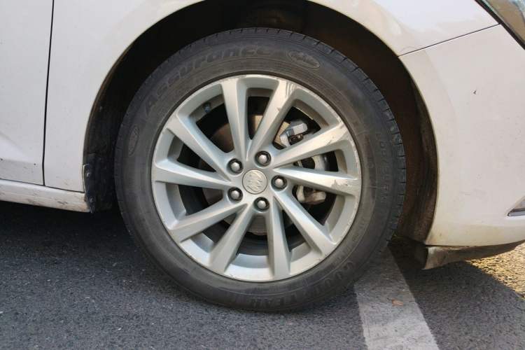 Used Buick Verano 2015 Sedan 15S Automatic Leading Model Right Front Wheel Hub