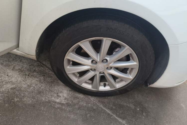 Used Buick Verano 2015 Sedan 20T Dual-Clutch Elite Model Right Front Wheel Hub