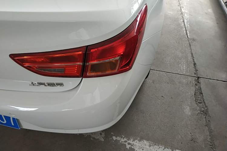 Used Buick Verano 2015 Sedan 15S Automatic Leading Model Right Rear Taillight