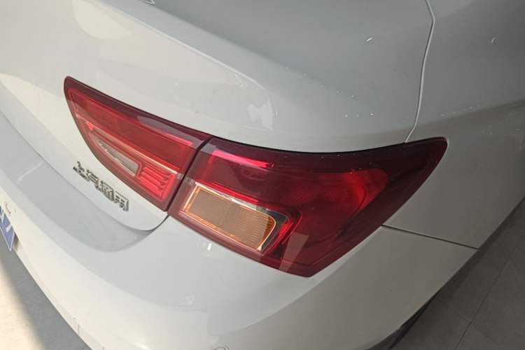 Used Buick Verano 2015 Sedan 15S Automatic Leading Model Right Rear Taillight