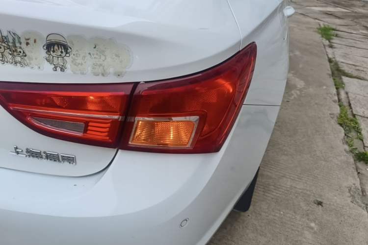 Used Buick Verano 2015 Sedan 15S Manual Entry-Level Model Right Rear Taillight