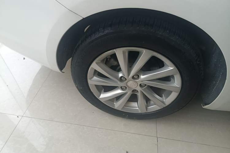 Used Buick Verano 2015 Sedan 15S Automatic Leading Model Right Rear Wheel Hub