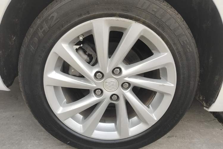 Used Buick Verano 2015 Sedan 15S Automatic Leading Model Right Rear Wheel Hub