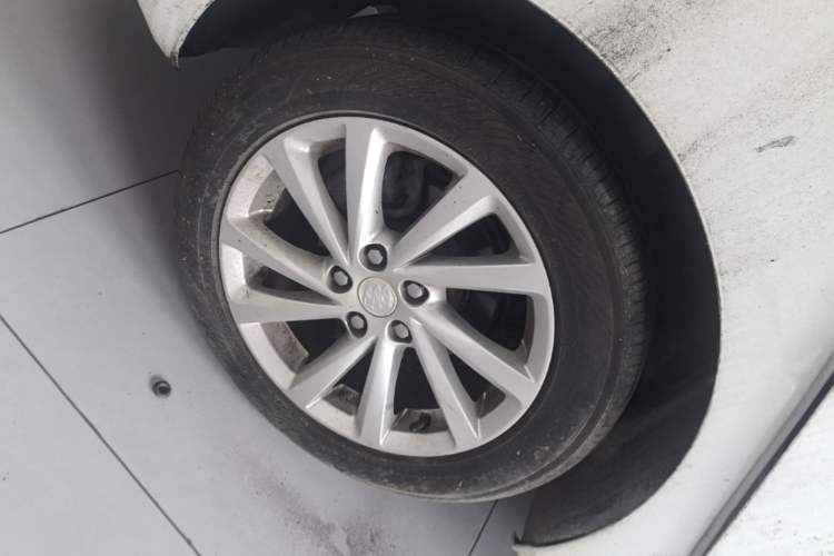 Used Buick Verano 2015 Sedan 15S Manual Entry-Level Model Right Rear Wheel Hub