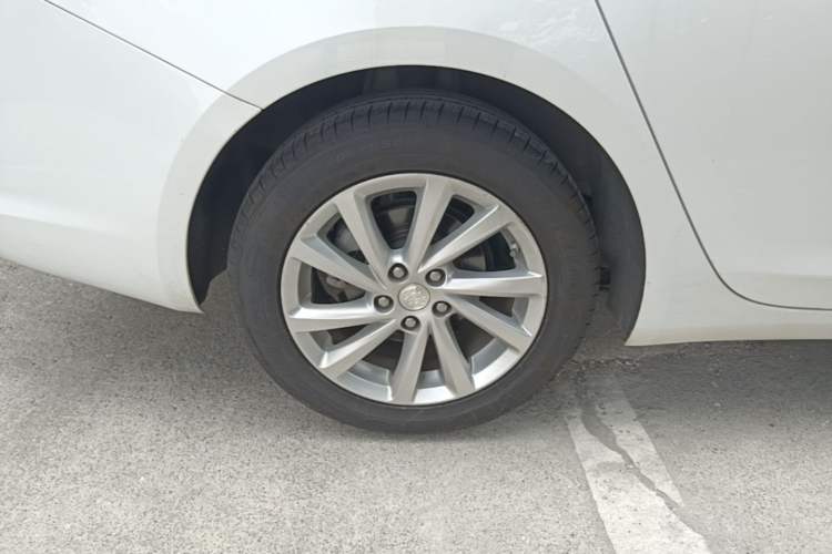 Used Buick Verano 2015 Sedan 15S Automatic Leading Model Right Rear Wheel Hub