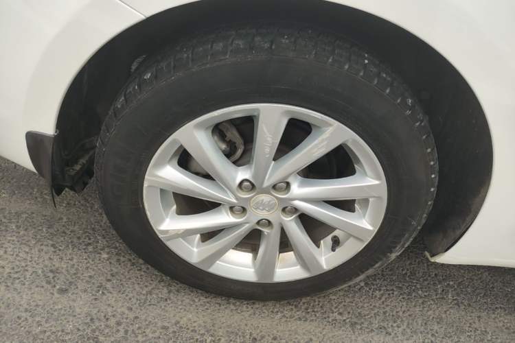 Used Buick Verano 2015 Sedan 15S Automatic Leading Model Right Rear Wheel Hub