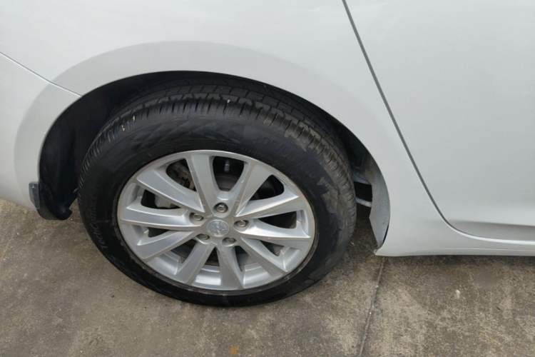 Used Buick Verano 2015 Sedan 20T Dual-Clutch Elite Model Right Rear Wheel Hub