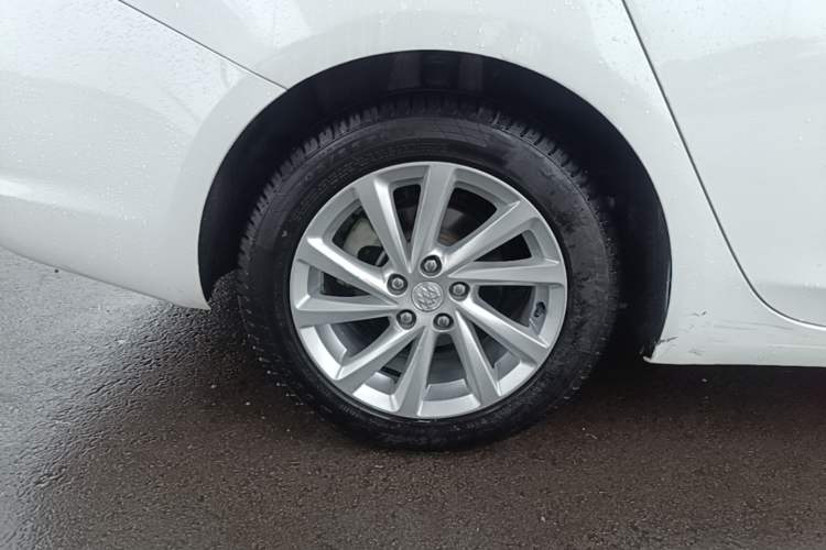 Used Buick Verano 2015 Sedan 15S Automatic Leading Model Right Rear Wheel Hub