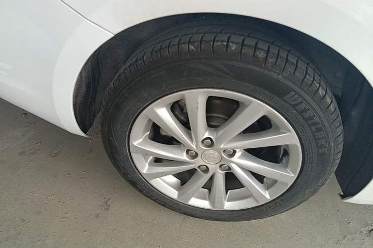 Used Buick Verano 2015 Sedan 15S Automatic Leading Model Right Rear Wheel Hub