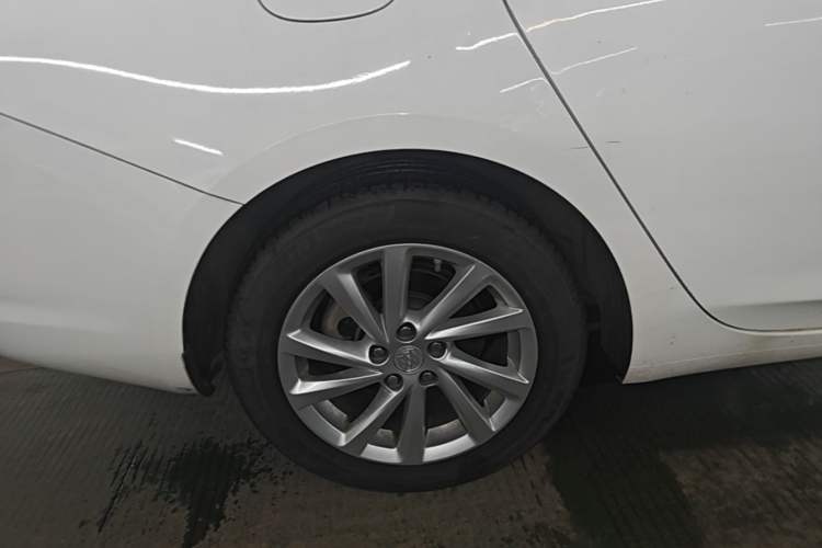 Used Buick Verano 2015 Sedan 15S Automatic Leading Model Right Rear Wheel Hub