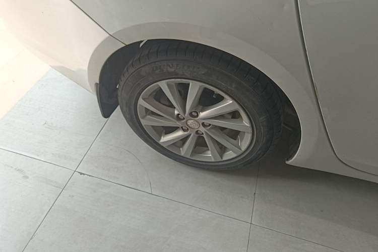 Used Buick Verano 2015 Sedan 15S Automatic Leading Model Right Rear Wheel Hub