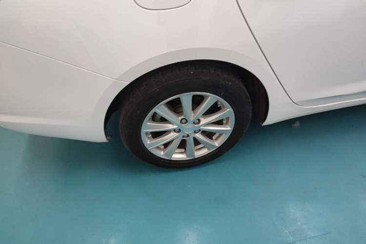 Used Buick Verano 2015 Sedan 20T Dual-Clutch Leading Model Right Rear Wheel Hub