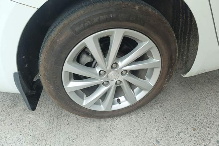 Used Buick Verano 2015 Sedan 15S Manual Leading Model Right Rear Wheel Hub