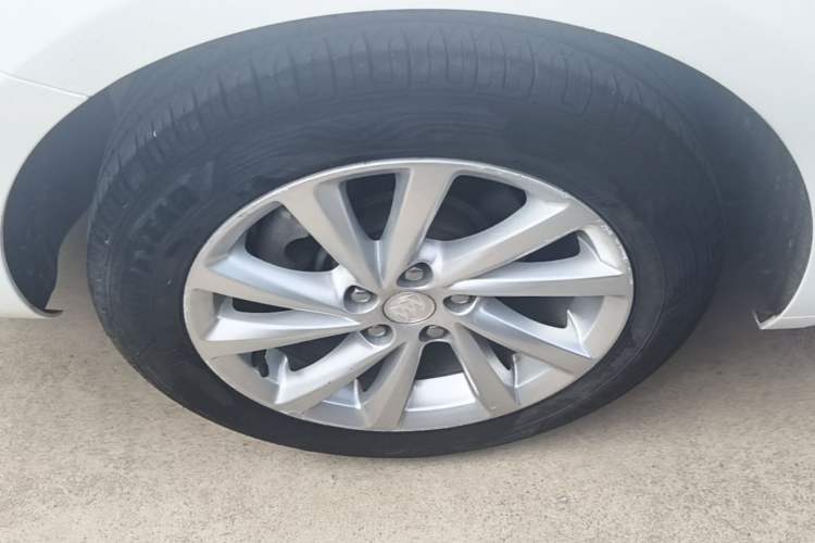 Used Buick Verano 2015 Sedan 15S Automatic Leading Model Right Rear Wheel Hub