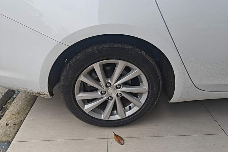Used Buick Verano 2015 Sedan 15S Automatic Leading Model Right Rear Wheel Hub