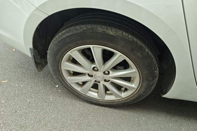 Used Buick Verano 2015 Sedan 20T Dual-Clutch Elite Model Right Rear Wheel Hub