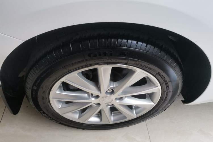 Used Buick Verano 2015 Sedan 20T Dual-Clutch Leading Model Right Rear Wheel Hub